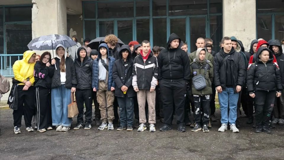 В Лутугинском колледже прошли всероссийские антитеррористические учения В Лутугинском колледже прошли всероссийские антитеррористические учения