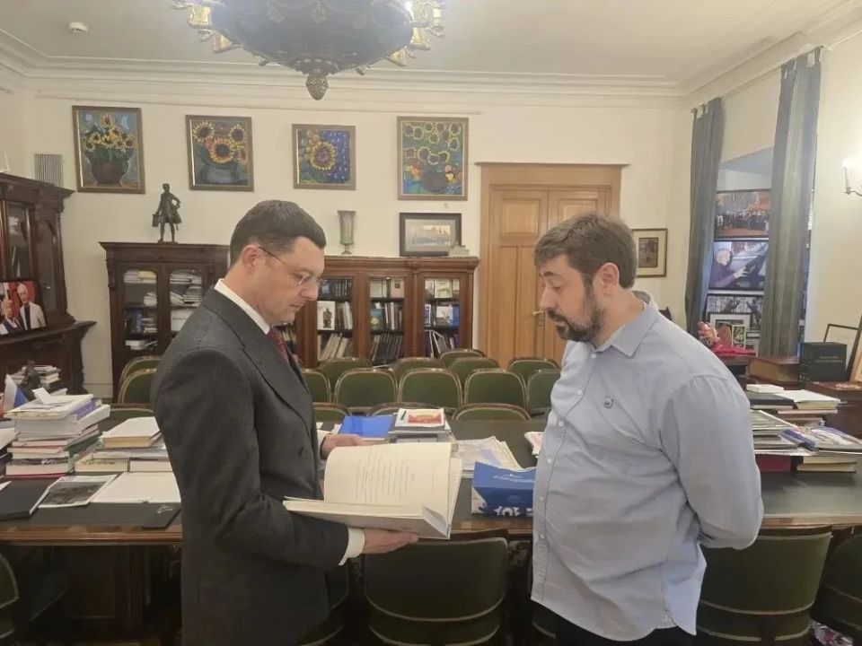 Делегация проекта «Сказки Даля всей Россией» с официальным визитом в Российской академии художеств Делегация проекта «Сказки Даля всей Россией» с официальным визитом в Российской академии художеств