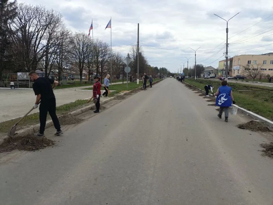В Троицком муниципальном округе состоялся общемуниципальный субботник В Троицком муниципальном округе состоялся общемуниципальный субботник