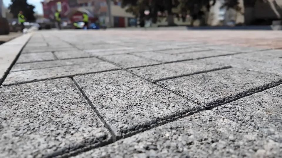Строительная компания «Артстрой» продолжает комплексное благоустройство территории на улице Ленина в Краснодоне Строительная компания «Артстрой» продолжает комплексное благоустройство территории на улице Ленина в Краснодоне