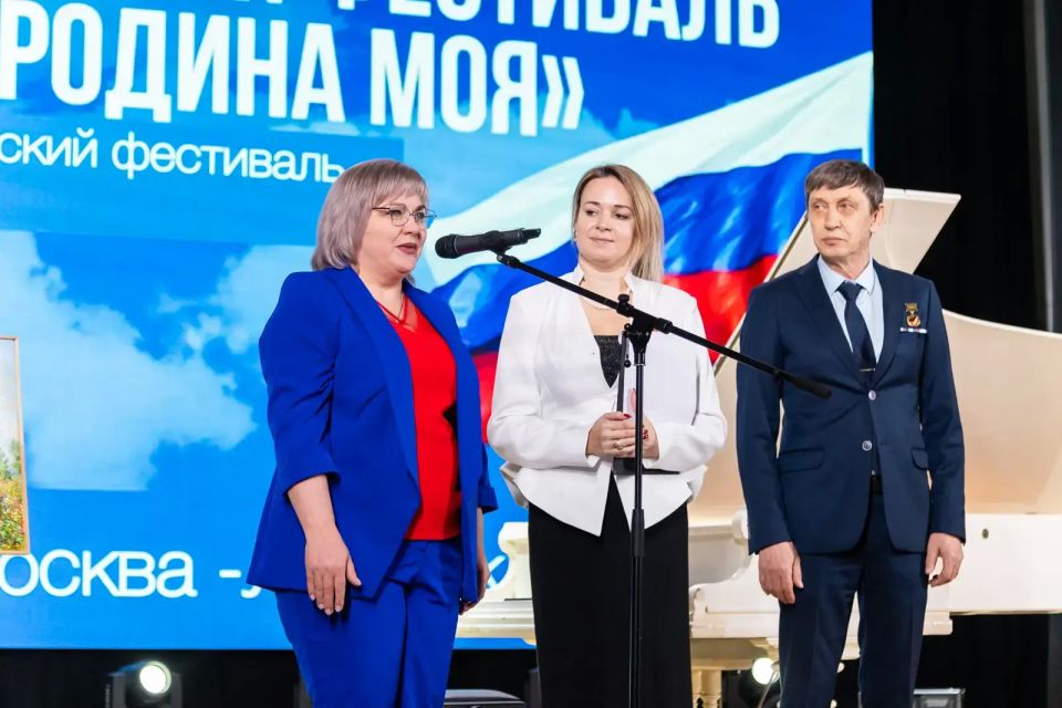 В Луганске с благотворительной миссией побывала известная пианистка Марина Яхлакова В Луганске с благотворительной миссией побывала известная пианистка Марина Яхлакова