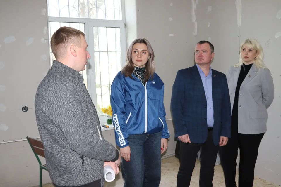 В Ирмино ремонтируют Центр культуры по народной программе Единой России В Ирмино ремонтируют Центр культуры по народной программе Единой России