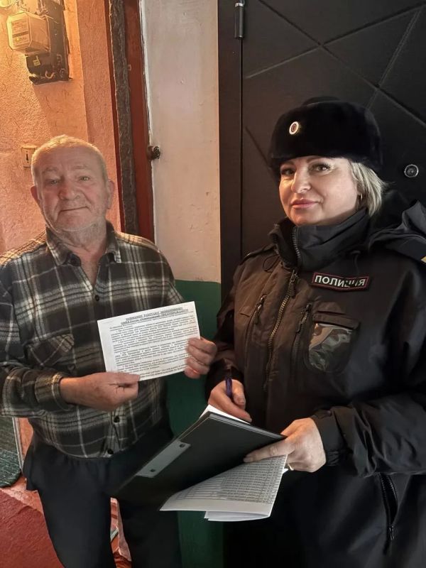 Сотрудниками ОМВД России «Новопсковский» на постоянной основе проводятся профилактические беседы с населением Новопсковского муниципального округа с целью информирования граждан об участившихся случаях дистанционного и... Сотрудниками ОМВД России «Новопсковский» на постоянной основе проводятся профилактические беседы с населением Новопсковского муниципального округа с целью информирования граждан об участившихся случаях дистанционного и...