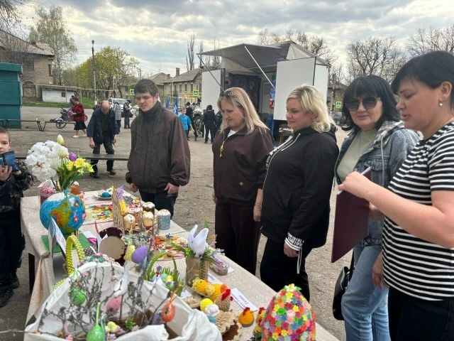 В жилмассиве Замковка, в рамках проекта "Культура малой Родины" партии "Единая Россия" прошло мероприятие, ставшее уже традиционным для центра культуры и досуга города Брянки- клубные учреждения нашего города соревновались в... В жилмассиве Замковка, в рамках проекта "Культура малой Родины" партии "Единая Россия" прошло мероприятие, ставшее уже традиционным для центра культуры и досуга города Брянки- клубные учреждения нашего города соревновались в...
