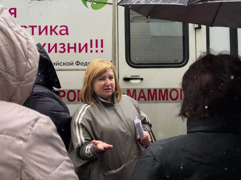 Сегодня в Первомайской центральной городской многопрофильной больнице состоялся первый выездной прием с использованием передвижного медицинского комплекса «Флюмамм» Сегодня в Первомайской центральной городской многопрофильной больнице состоялся первый выездной прием с использованием передвижного медицинского комплекса «Флюмамм»