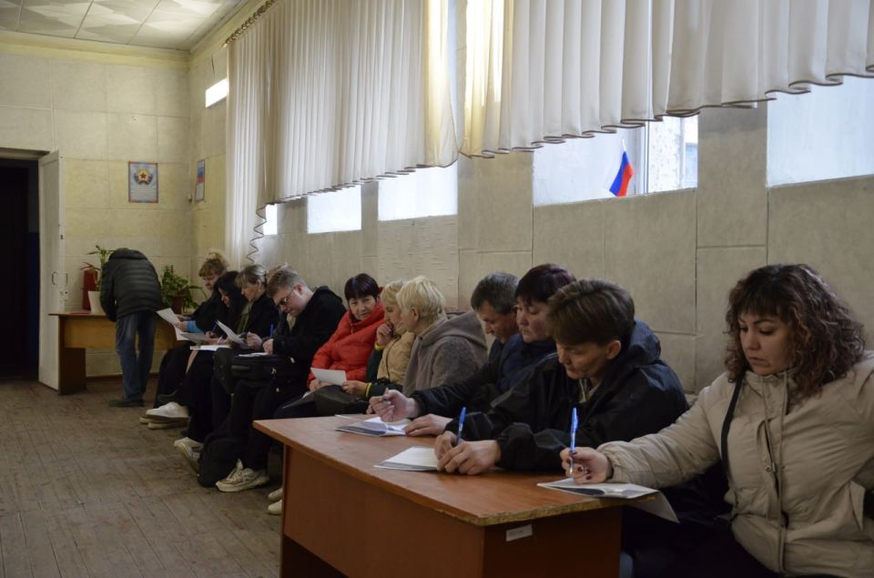 Жители пгт. Успенка внесли свои предложение в Народную программу «Единой России» Жители пгт. Успенка внесли свои предложение в Народную программу «Единой России»