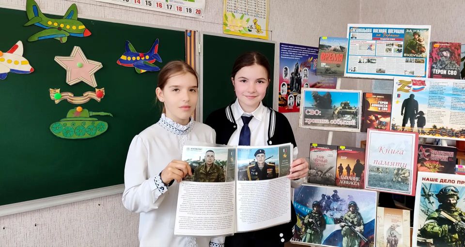 Патриотический час в Лозовской библиотеке «Отчизны верные сыны» Патриотический час в Лозовской библиотеке «Отчизны верные сыны»
