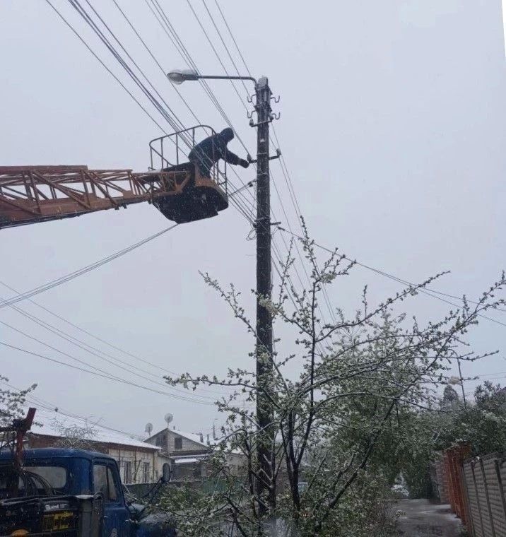 Коммунальными службами проведены работы на территории города Коммунальными службами проведены работы на территории города