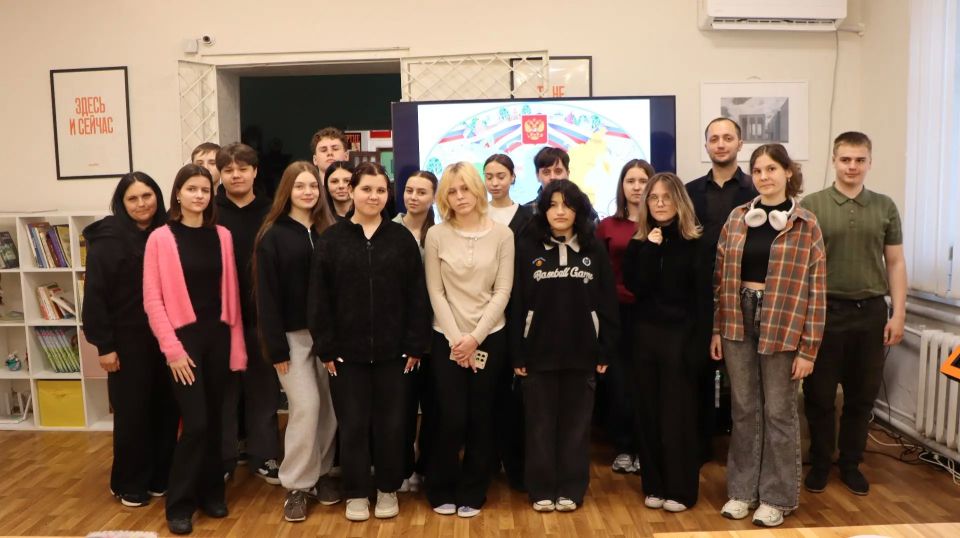21 апреля 2026 года, в рамках мероприятий, посвященных Году единства народов России, в музее истории города Ровеньки была проведена этнографическая беседа «Народы России – одна семья» 21 апреля 2026 года, в рамках мероприятий, посвященных Году единства народов России, в музее истории города Ровеньки была проведена этнографическая беседа «Народы России – одна семья»