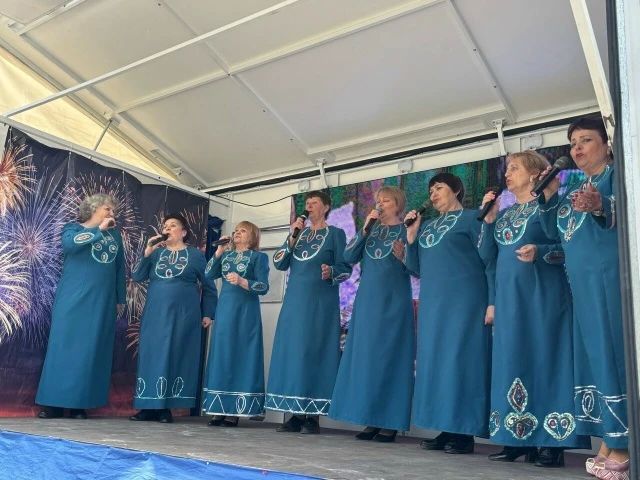 В жилмассиве Замковка, в рамках проекта "Культура малой Родины" партии "Единая Россия" прошло мероприятие, ставшее уже традиционным для центра культуры и досуга города Брянки- клубные учреждения нашего города соревновались в... В жилмассиве Замковка, в рамках проекта "Культура малой Родины" партии "Единая Россия" прошло мероприятие, ставшее уже традиционным для центра культуры и досуга города Брянки- клубные учреждения нашего города соревновались в...