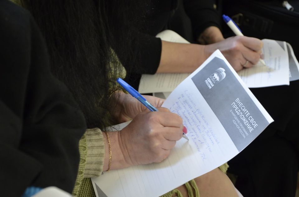 Жители пгт. Успенка внесли свои предложение в Народную программу «Единой России» Жители пгт. Успенка внесли свои предложение в Народную программу «Единой России»