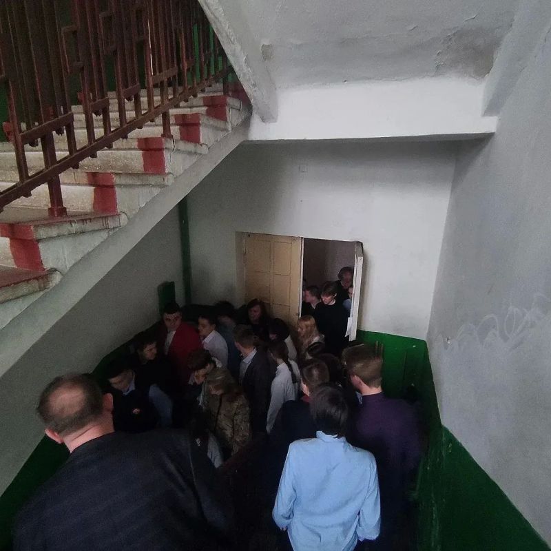 В Лутугинской средней школе №1 успешно прошли плановые всероссийские учения по безопасности В Лутугинской средней школе №1 успешно прошли плановые всероссийские учения по безопасности