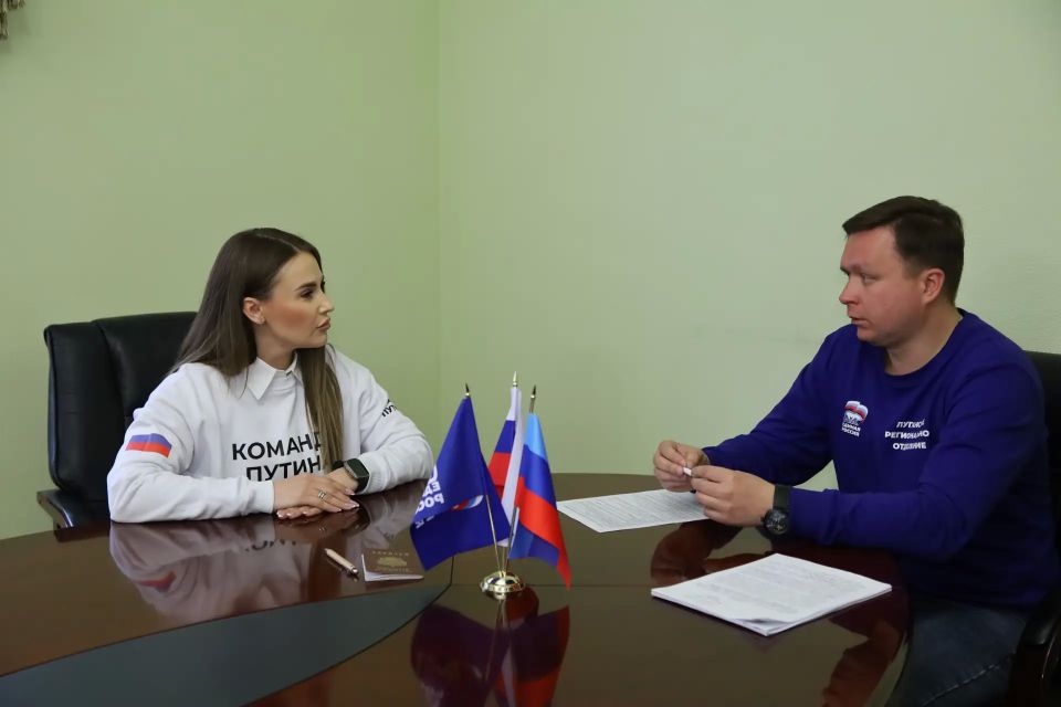 Руководитель «Народного фронта» в ЛНР Анна Еременко подала документы для участия в предварительном голосовании Единой России Руководитель «Народного фронта» в ЛНР Анна Еременко подала документы для участия в предварительном голосовании Единой России