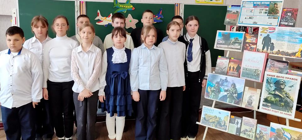 Патриотический час в Лозовской библиотеке «Отчизны верные сыны» Патриотический час в Лозовской библиотеке «Отчизны верные сыны»