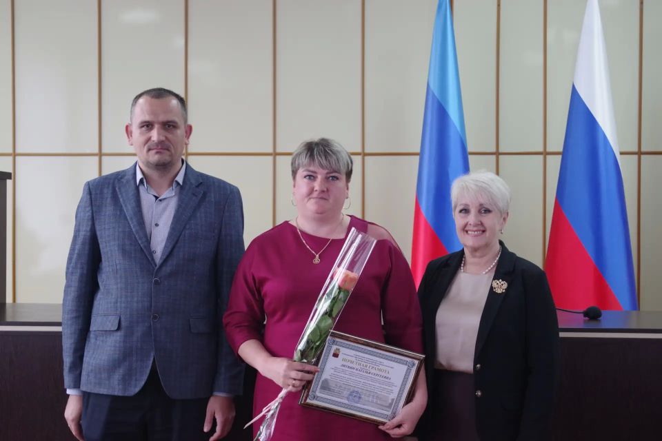 В Славяносербске торжественно поздравили с Днем местного самоуправления В Славяносербске торжественно поздравили с Днем местного самоуправления