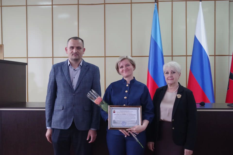 В Славяносербске торжественно поздравили с Днем местного самоуправления В Славяносербске торжественно поздравили с Днем местного самоуправления