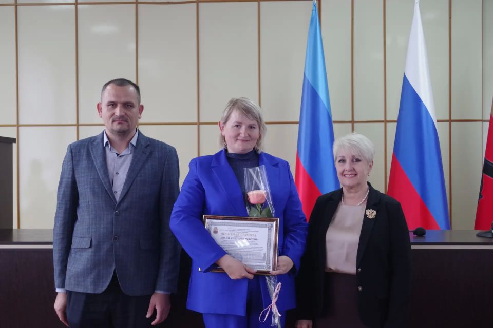 В Славяносербске торжественно поздравили с Днем местного самоуправления В Славяносербске торжественно поздравили с Днем местного самоуправления