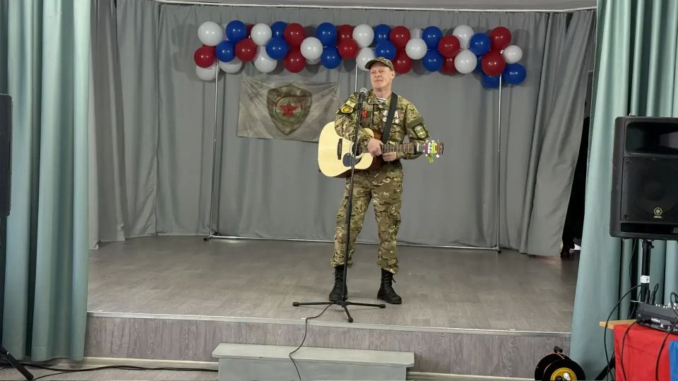 В стенах ГБОУ ЛНР «РСКШИ „Хрусталик“» состоялось яркое событие – концерт фронтовой бригады «За Родину!» В стенах ГБОУ ЛНР «РСКШИ „Хрусталик“» состоялось яркое событие – концерт фронтовой бригады «За Родину!»