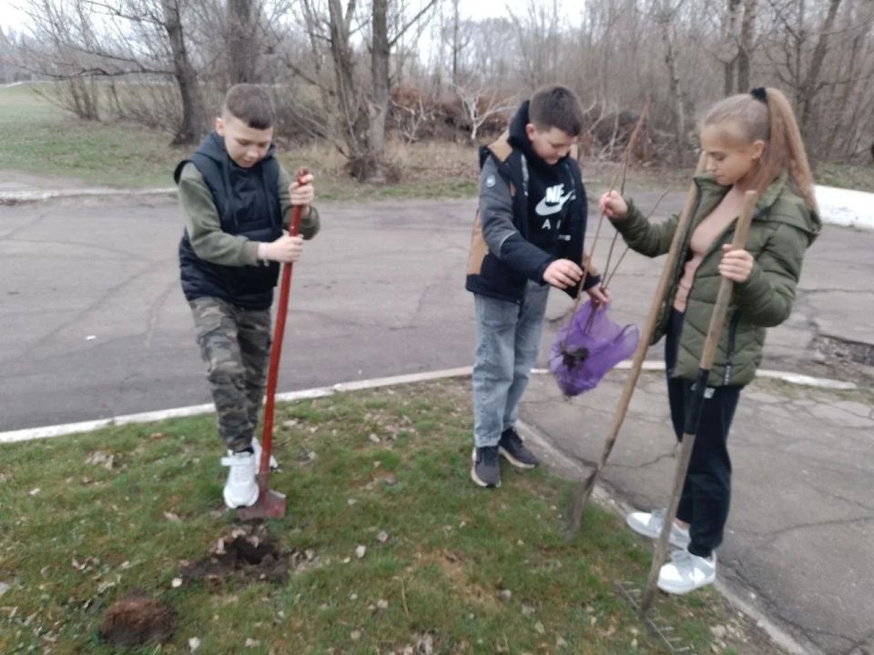 В Епифановской школе Кременского МО весенний субботник стал настоящим праздником труда и единения В Епифановской школе Кременского МО весенний субботник стал настоящим праздником труда и единения
