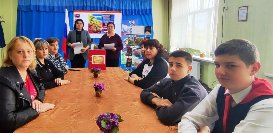 В Родаково провели литературно-патриотический час "Героями не рождаются – героями становятся" В Родаково провели литературно-патриотический час "Героями не рождаются – героями становятся"