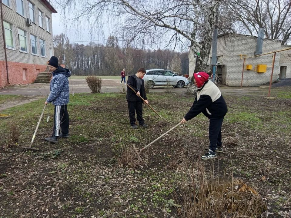 В Епифановской школе Кременского МО весенний субботник стал настоящим праздником труда и единения В Епифановской школе Кременского МО весенний субботник стал настоящим праздником труда и единения