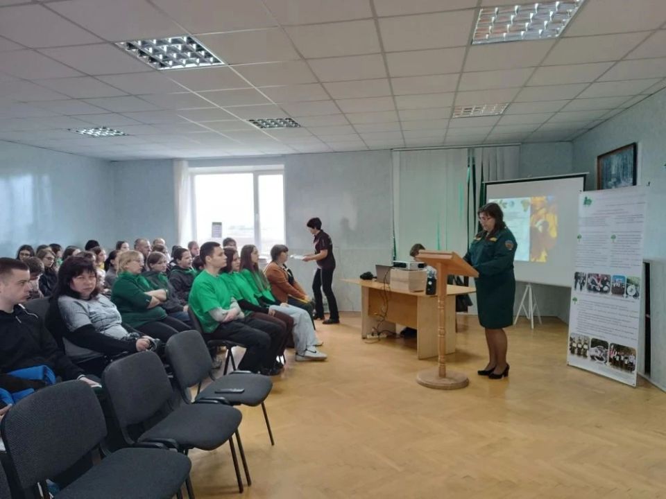 В Луганске прошел второй республиканский слет школьных лесничеств В Луганске прошел второй республиканский слет школьных лесничеств