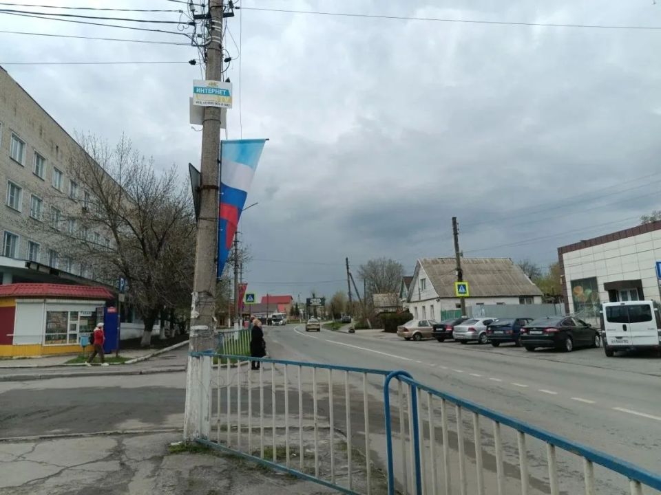 В Ровеньках начали приготовление к майским праздникам В Ровеньках начали приготовление к майским праздникам