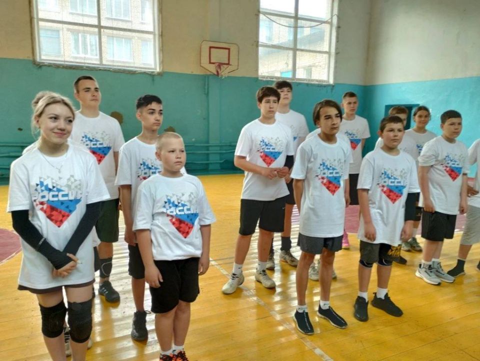 На базе спортивного зала Краснолучской школы № 20 состоялся турнир Краснолучской детско-юношеской спортивной школы № 2 по волейболу На базе спортивного зала Краснолучской школы № 20 состоялся турнир Краснолучской детско-юношеской спортивной школы № 2 по волейболу
