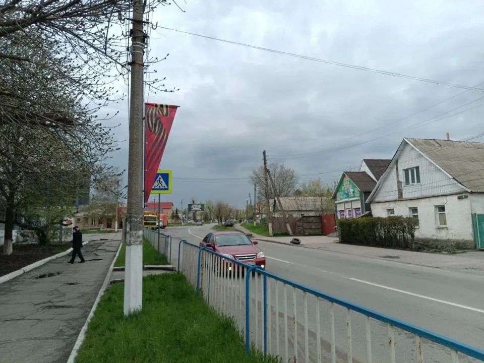 В Ровеньках начали приготовление к майским праздникам В Ровеньках начали приготовление к майским праздникам