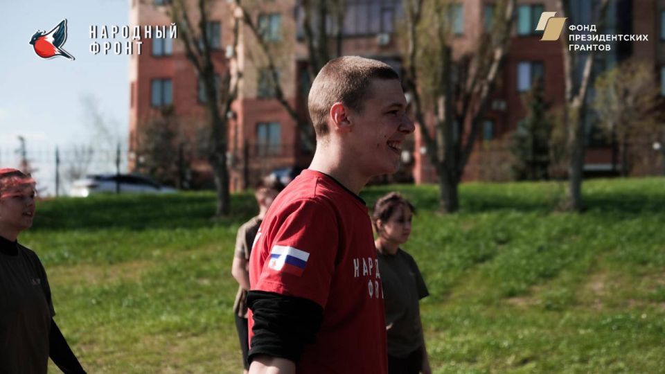 Сегодня наша команда Молодёжки НФ решила немного отвлечься от дел и собраться поиграть в волейбол! Сегодня наша команда Молодёжки НФ решила немного отвлечься от дел и собраться поиграть в волейбол!