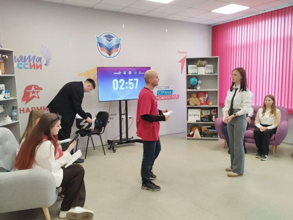 Опыт и новые знакомства. 17 апреля на базе центра «Пионер» состоялся республиканский турнир «Мнение молодежи», организованный Молодежным парламентом при Народном Совете ЛНР Опыт и новые знакомства. 17 апреля на базе центра «Пионер» состоялся республиканский турнир «Мнение молодежи», организованный Молодежным парламентом при Народном Совете ЛНР