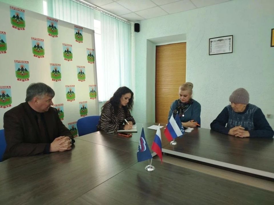 В Брянке продолжается системная работа по оказанию всесторонней помощи семьям, потерявшим своих близких в ходе специальной военной операции В Брянке продолжается системная работа по оказанию всесторонней помощи семьям, потерявшим своих близких в ходе специальной военной операции