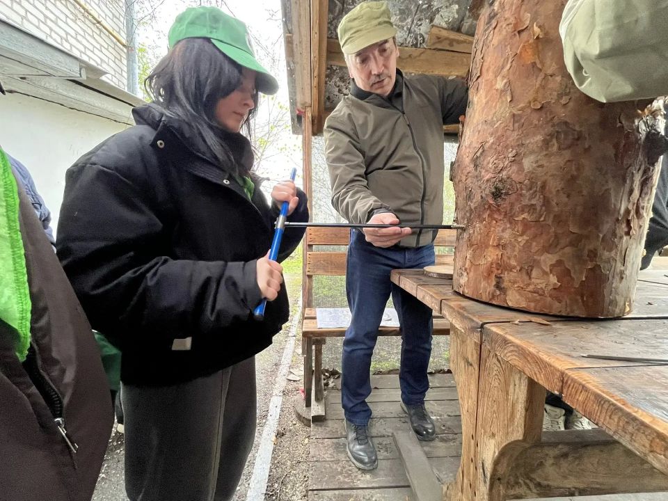 В Луганске прошел второй республиканский слет школьных лесничеств В Луганске прошел второй республиканский слет школьных лесничеств