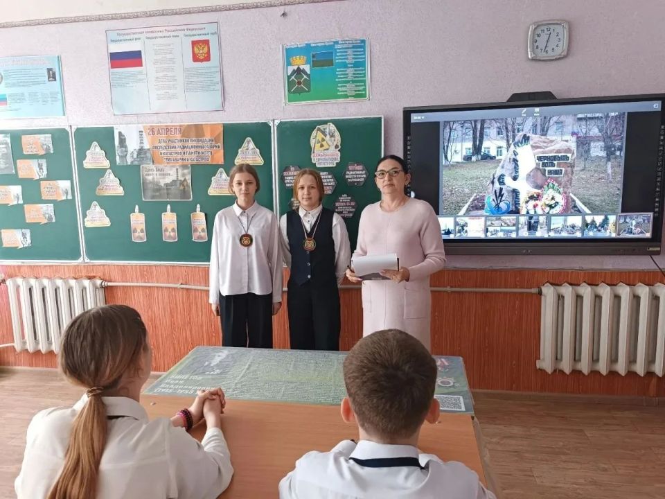 В Брянковской средней школе №9» состоялся час памяти под названием «Здесь боль живёт и поныне…», посвященный Дню памяти о Чернобыльской катастрофе В Брянковской средней школе №9» состоялся час памяти под названием «Здесь боль живёт и поныне…», посвященный Дню памяти о Чернобыльской катастрофе