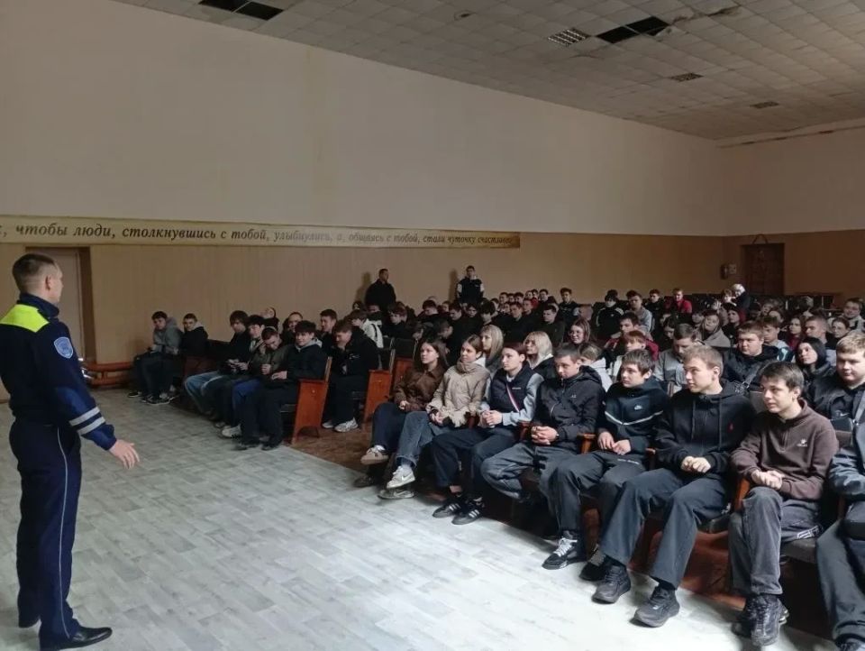 В Ровеньковском техникоэкономическом колледже состоялась важная профилактическая встреча с молодёжью В Ровеньковском техникоэкономическом колледже состоялась важная профилактическая встреча с молодёжью