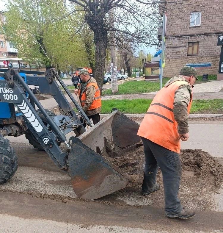 Коммунальными службами проведены работы на территории города Коммунальными службами проведены работы на территории города