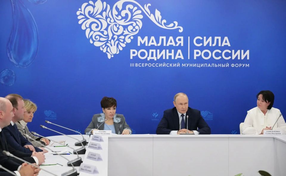 Глава Луганска Яна Пащенко рассказала Владимиру Путину о проблеме газовых котлов в многоэтажках Глава Луганска Яна Пащенко рассказала Владимиру Путину о проблеме газовых котлов в многоэтажках