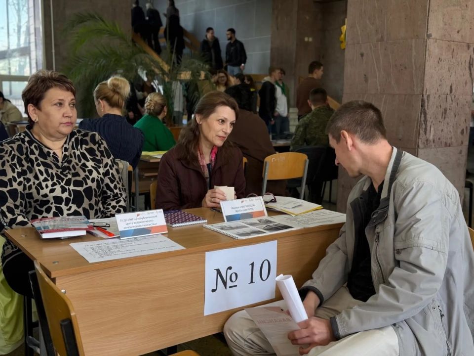 Новая работа для героев: 23 ветерана боевых действий нашли работу на Всероссийской ярмарке вакансий Новая работа для героев: 23 ветерана боевых действий нашли работу на Всероссийской ярмарке вакансий