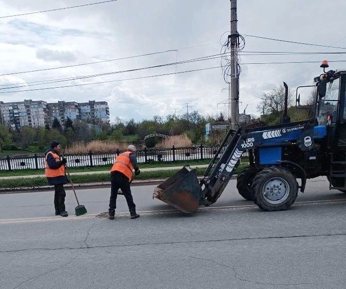 Коммунальными службами проведены работы на территории города Коммунальными службами проведены работы на территории города