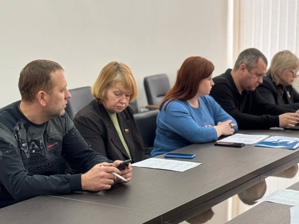 Депутаты Краснодонского муниципального округа: Работа профильных комиссий Депутаты Краснодонского муниципального округа: Работа профильных комиссий