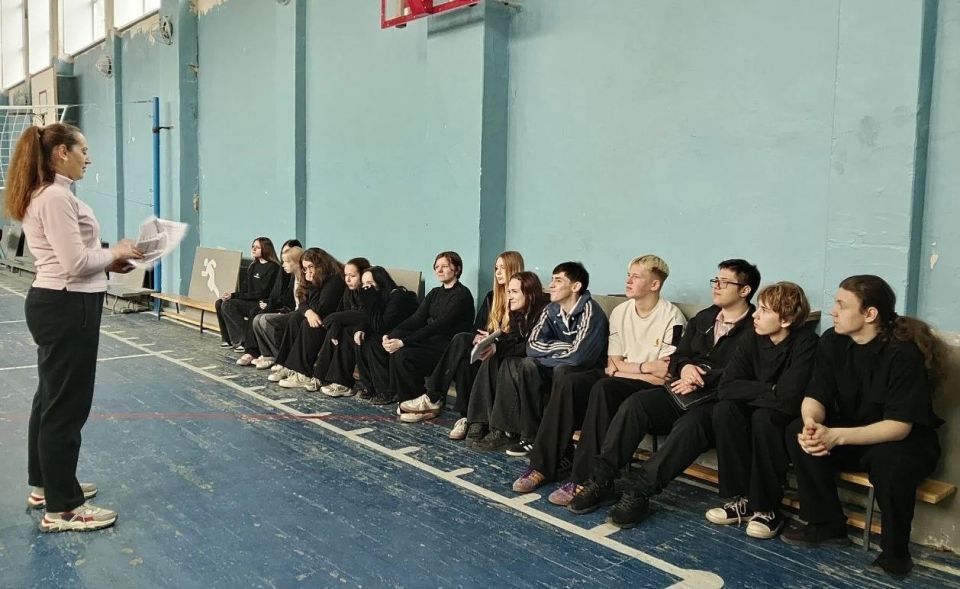 Тренерско-преподавательский состав алчевских спортивных школ посещает общеобразовательные учреждения города Тренерско-преподавательский состав алчевских спортивных школ посещает общеобразовательные учреждения города