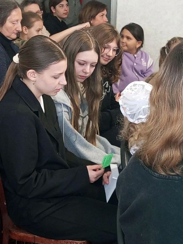 21 апреля Новосветловская детская школа искусств принимала гостей из Академии Матусовского, которые провели для обучающихся отделения музыкального искусства необычный концерт-диалог с элементами интерактива «Классика без... 21 апреля Новосветловская детская школа искусств принимала гостей из Академии Матусовского, которые провели для обучающихся отделения музыкального искусства необычный концерт-диалог с элементами интерактива «Классика без...