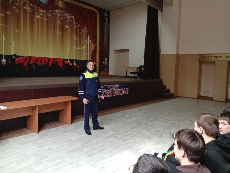 В Ровеньковском техникоэкономическом колледже состоялась важная профилактическая встреча с молодёжью В Ровеньковском техникоэкономическом колледже состоялась важная профилактическая встреча с молодёжью