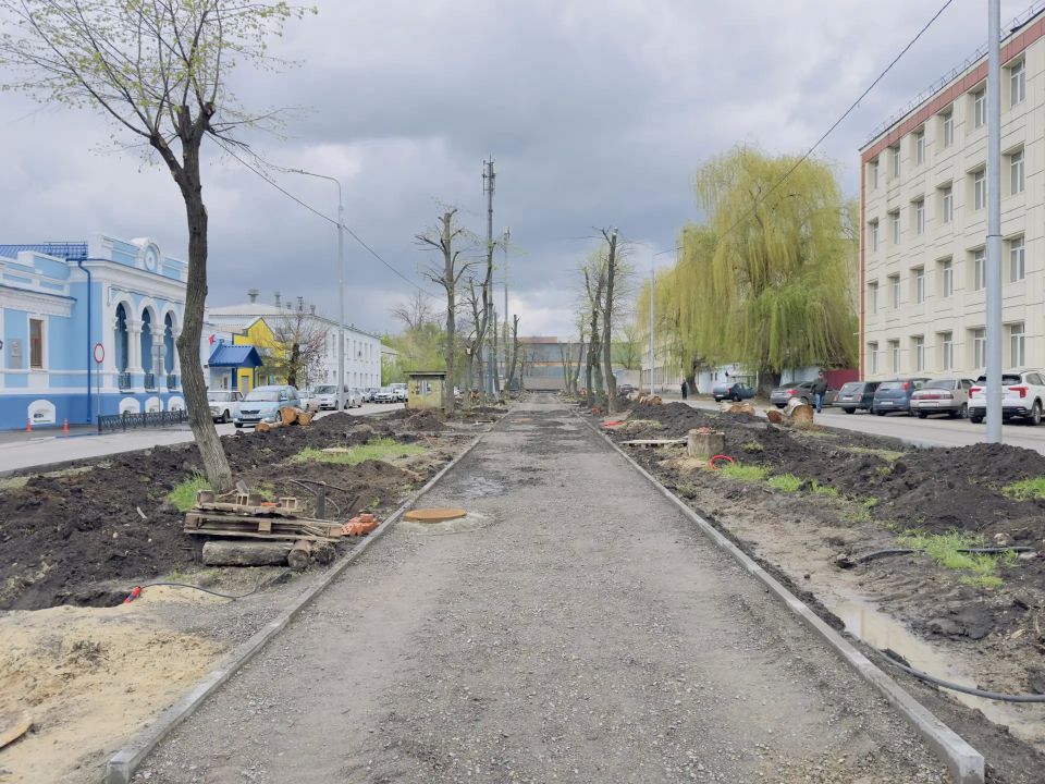 В Луганске по народной программе Единой России продолжается реконструкция аллеи на ул. В. Даля В Луганске по народной программе Единой России продолжается реконструкция аллеи на ул. В. Даля