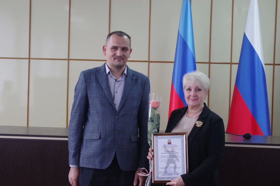 В Славяносербске торжественно поздравили с Днем местного самоуправления В Славяносербске торжественно поздравили с Днем местного самоуправления