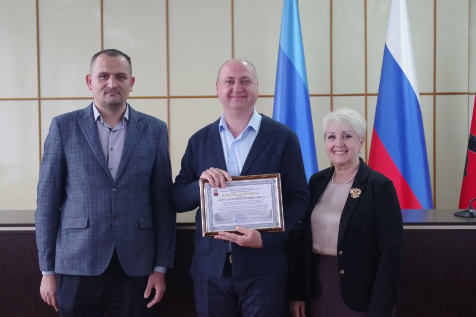 В Славяносербске торжественно поздравили с Днем местного самоуправления В Славяносербске торжественно поздравили с Днем местного самоуправления