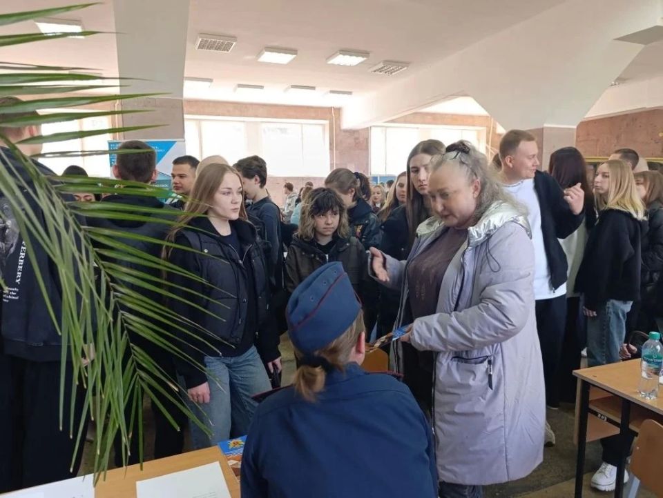 Сотрудники республиканского УФСИН приняли участие во Всероссийской ярмарке трудоустройства Сотрудники республиканского УФСИН приняли участие во Всероссийской ярмарке трудоустройства