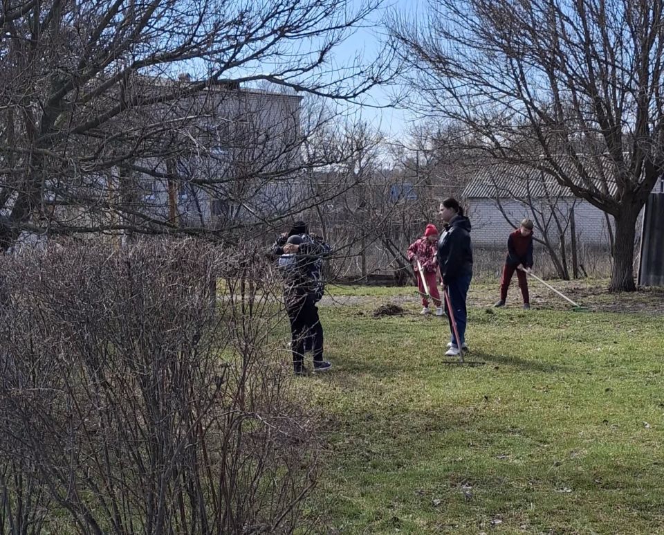 Весенний субботник прошёл в ГБОУ ЛНР "БОРОВЕНСКАЯ ОШ" Кременского МО. Вместе делаем мир вокруг лучше! Весенний субботник прошёл в ГБОУ ЛНР "БОРОВЕНСКАЯ ОШ" Кременского МО. Вместе делаем мир вокруг лучше!