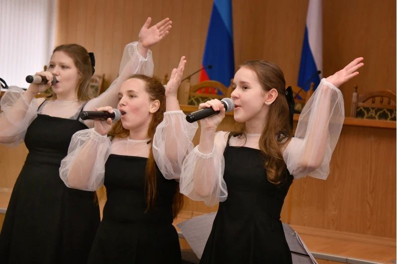 В Администрации Свердловского округа муниципальных служащих поздравили с профессиональным праздником В Администрации Свердловского округа муниципальных служащих поздравили с профессиональным праздником