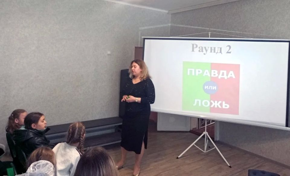 21 апреля Новосветловская детская школа искусств принимала гостей из Академии Матусовского, которые провели для обучающихся отделения музыкального искусства необычный концерт-диалог с элементами интерактива «Классика без... 21 апреля Новосветловская детская школа искусств принимала гостей из Академии Матусовского, которые провели для обучающихся отделения музыкального искусства необычный концерт-диалог с элементами интерактива «Классика без...